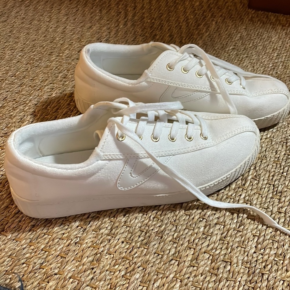Tretorn tennis shoes